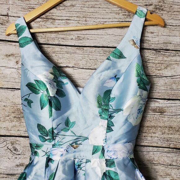 Chi Chi London Evening Dress Size 2 - Picture 2 of 10